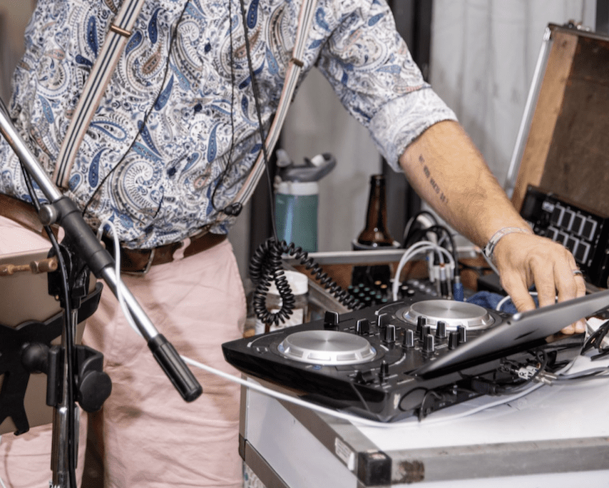 Wedding DJ Wedding DJ - Brisbane Wedding Entertainer
